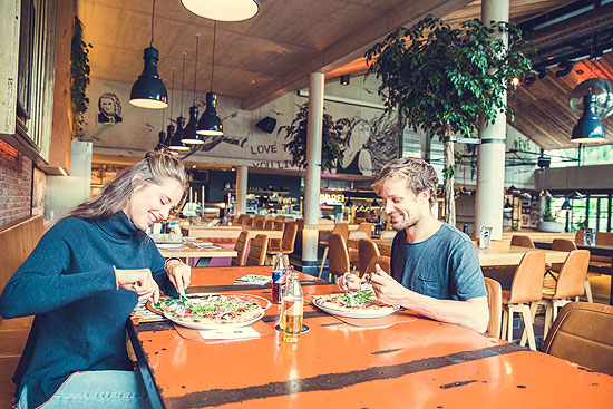gemütlich das Essen genießen in der Paularai (©Foto: Hotel Matteo, Csilvia Weiss Paularei))